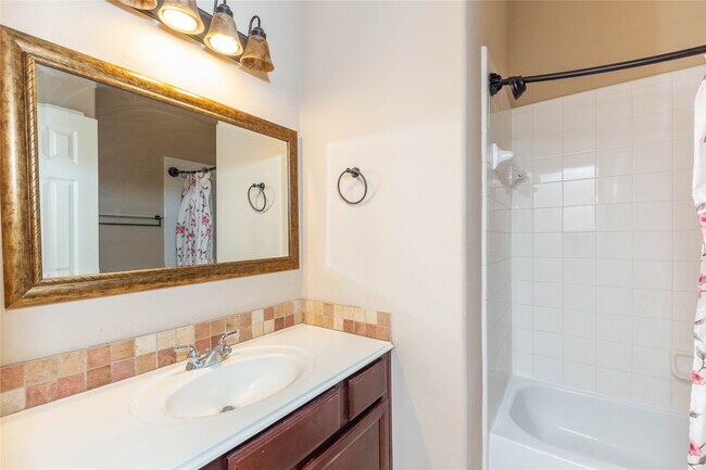 Building Photo - 2201 Signal Hill Dr