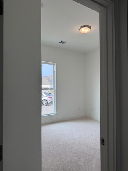 Building Photo - 9579 Summer Cypress Ave