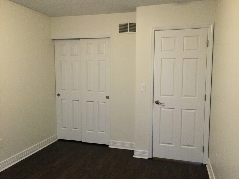 Building Photo - 2083 Shetland St