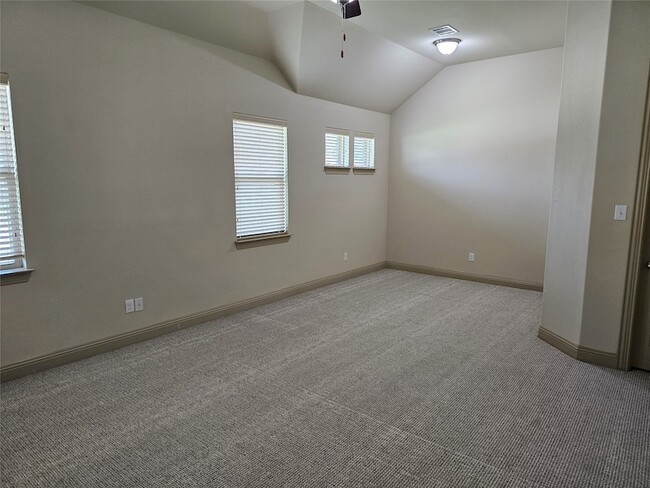 Building Photo - 4012 Eaton Park Dr