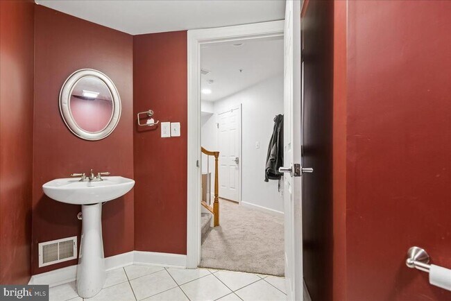 Building Photo - 10823 Wadsworth Rd