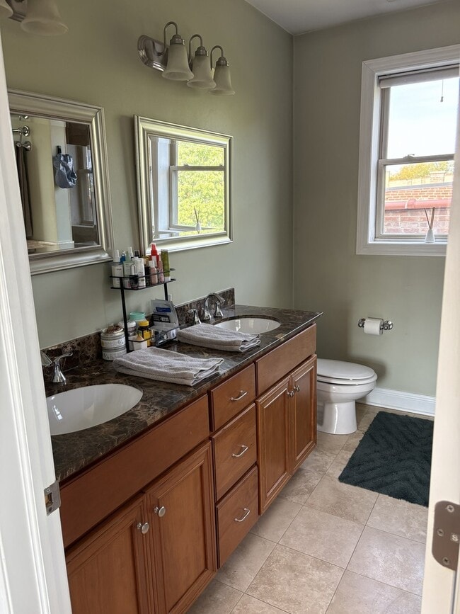 Building Photo - 1902 N Spaulding Ave