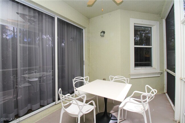 Building Photo - 1355 Mariposa Cir