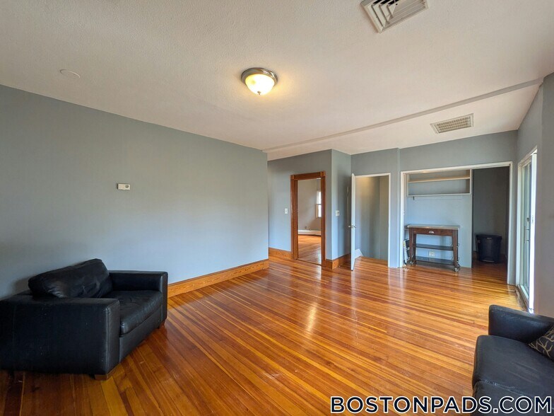 Building Photo - 80 North St