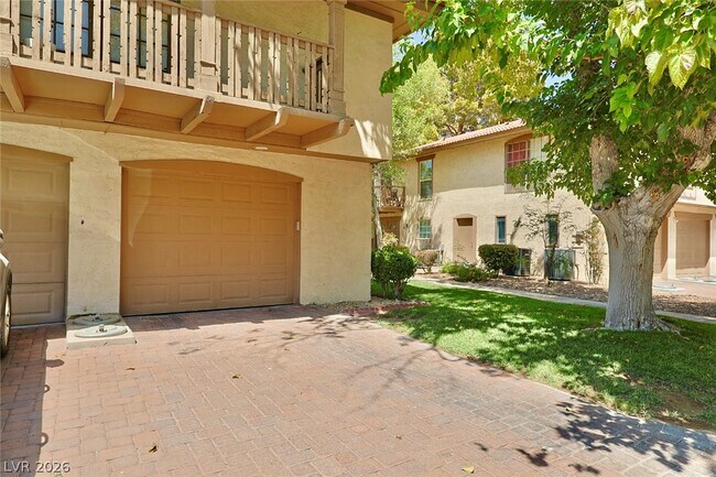 Building Photo - 3181 Pinehurst Dr