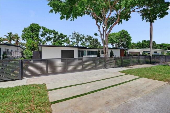 Building Photo - 1931 NE 186th Dr