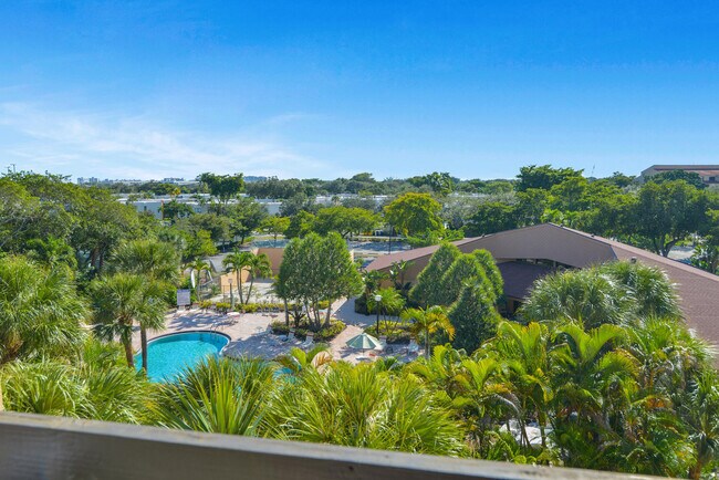 Building Photo - 600 Egret Cir