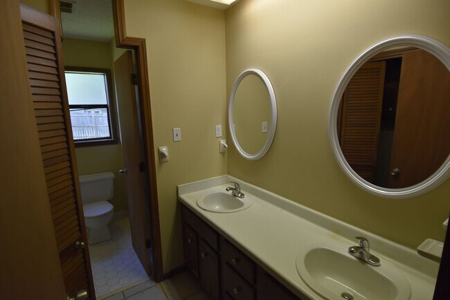 Building Photo - Charming 3-Bedroom Home in Cordova-Comfort & Convenience!