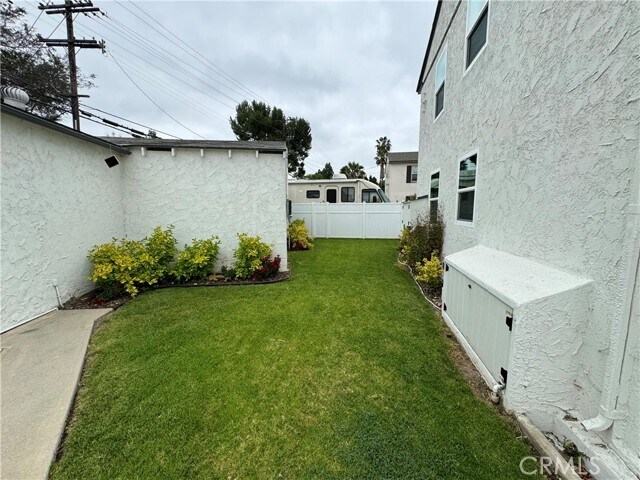 Building Photo - 4458 Linden Ave