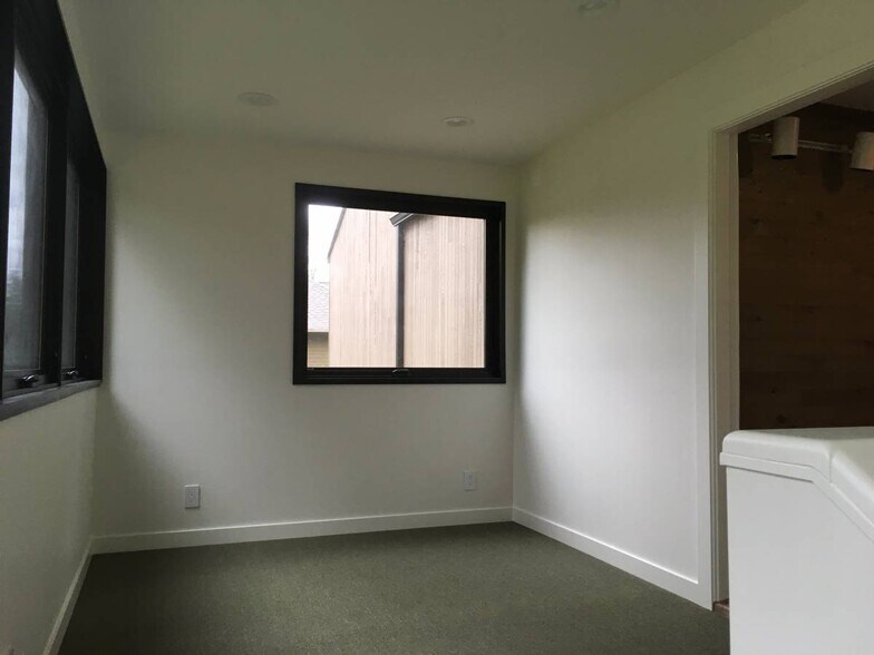 Building Photo - 14910 Bear Creek Rd NE