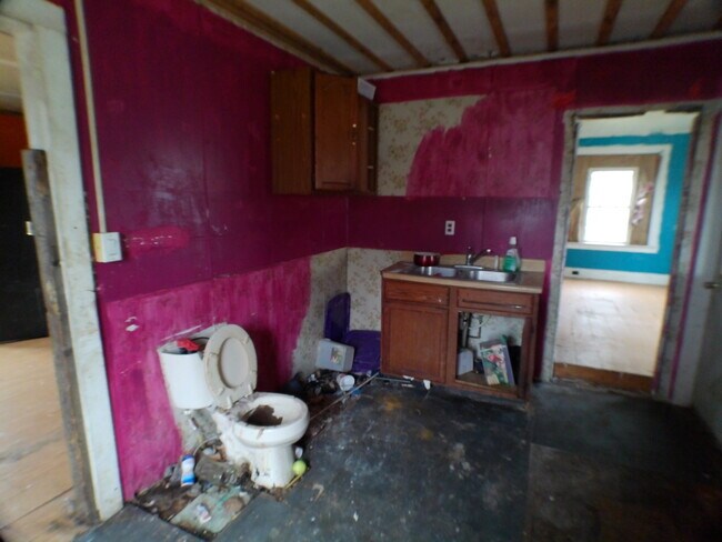 Building Photo - 1035 E Main St