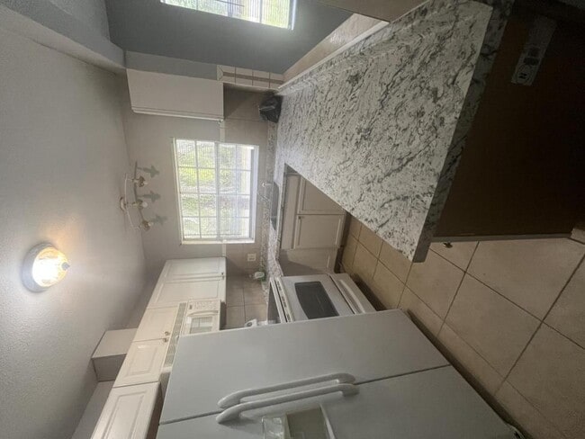 Building Photo - 5920 E Aloha St