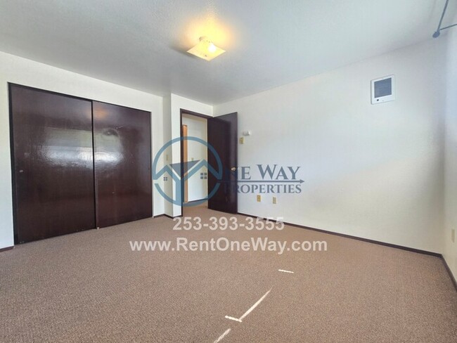 Building Photo - 18601 4th St E