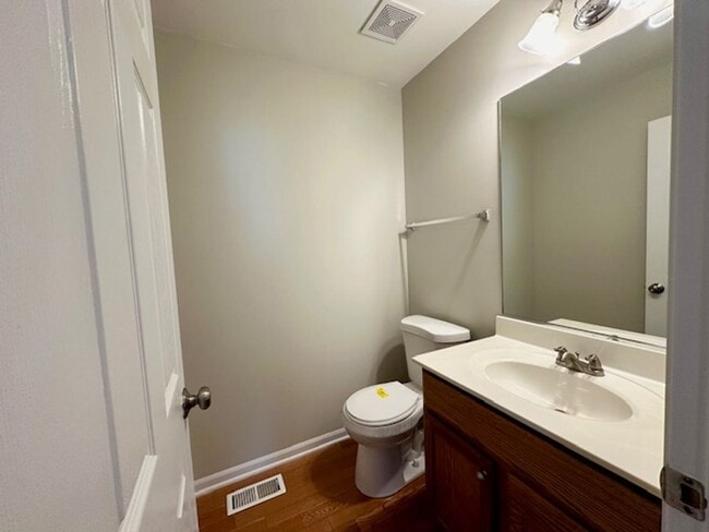 Building Photo - Excellent 2 Bedroom Plus Huge Loft  2.5 Bath and 2 car attached garage