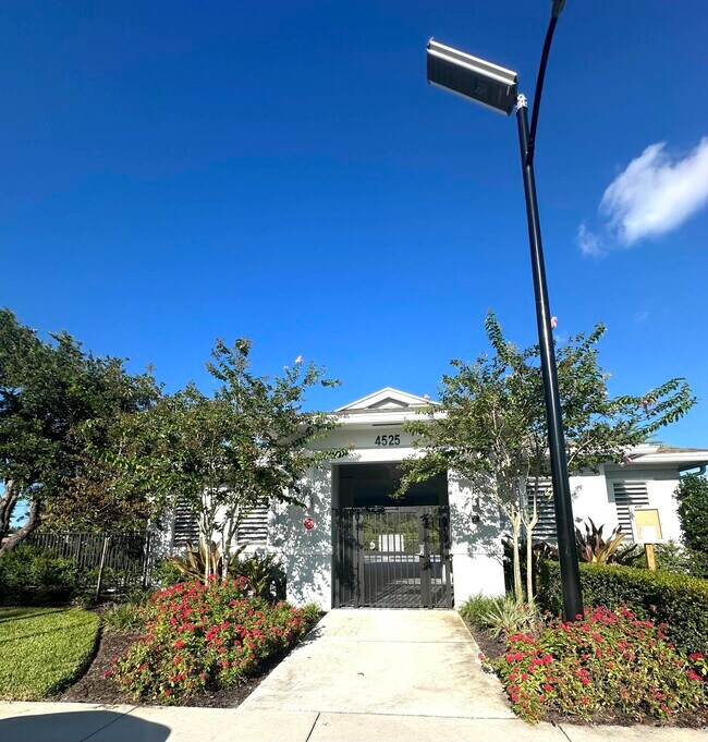 Building Photo - 4518 Dow Ln