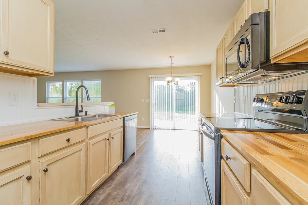 Building Photo - 305 Stewart Springs Dr