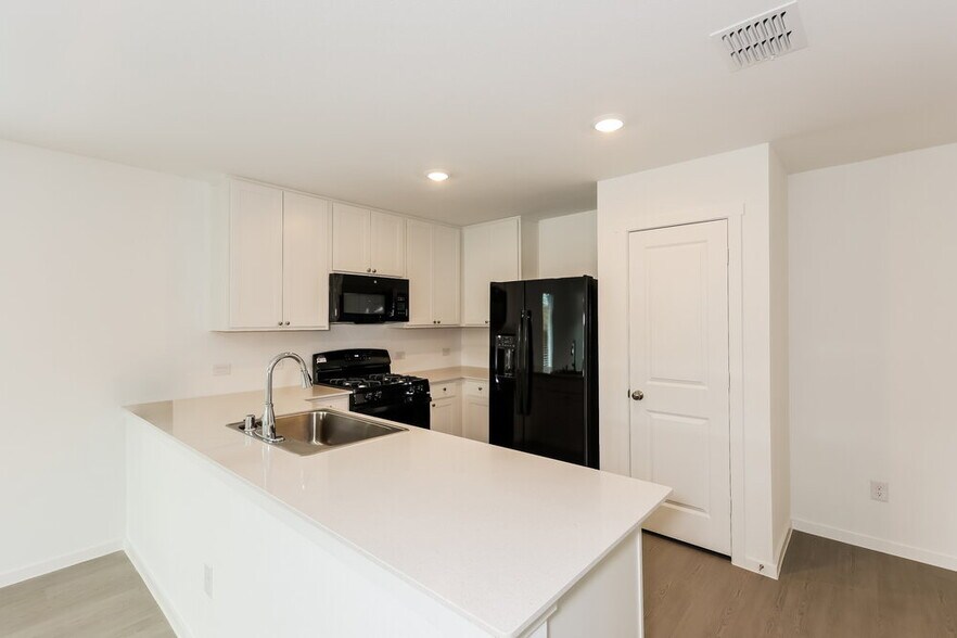 Building Photo - 101 Wild Rose Dr