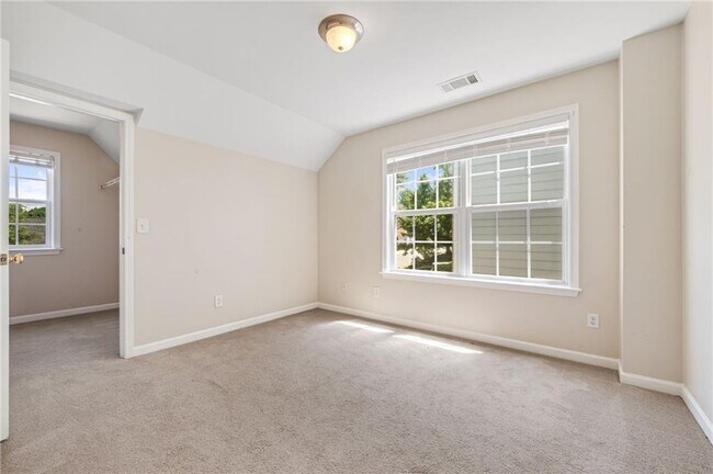 Building Photo - 3852 Roxfield Dr NE