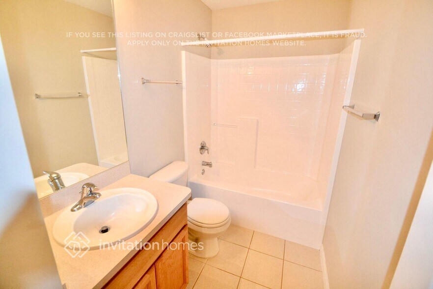 Building Photo - 1121 SW 4th Ln