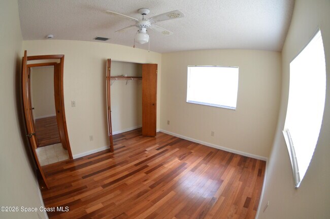 Building Photo - 300 Darrow Ave