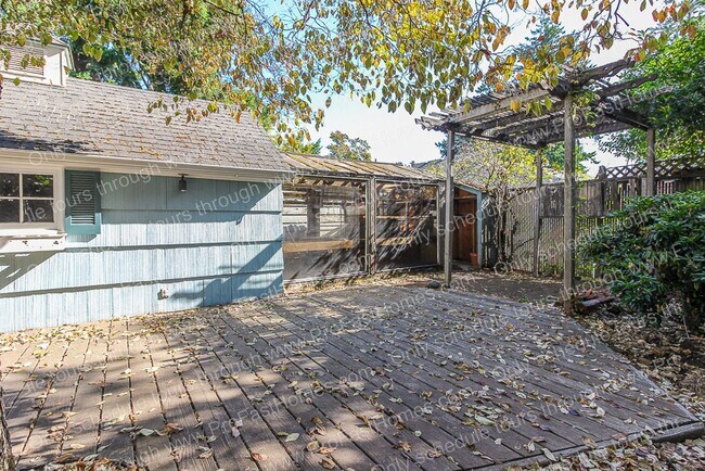 Building Photo - 1612 NE 62nd Ave