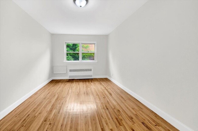 Building Photo - 4392 Carpenter Ave