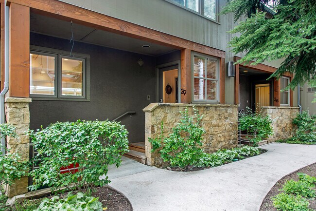 Building Photo - 100 N 8th St