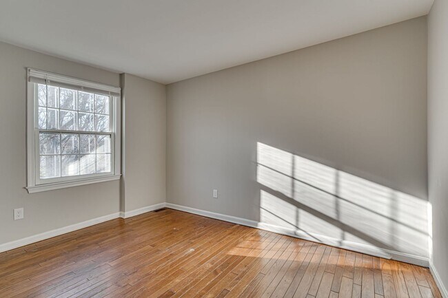 Building Photo - Renovated Home in Pinewood Lake Neighborhood