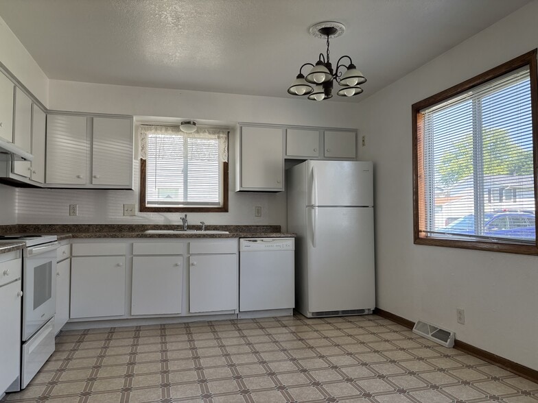 Building Photo - N169W20170 Georgetown Dr
