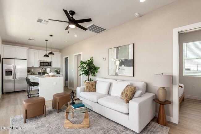 Building Photo - 1721 W Sherman St