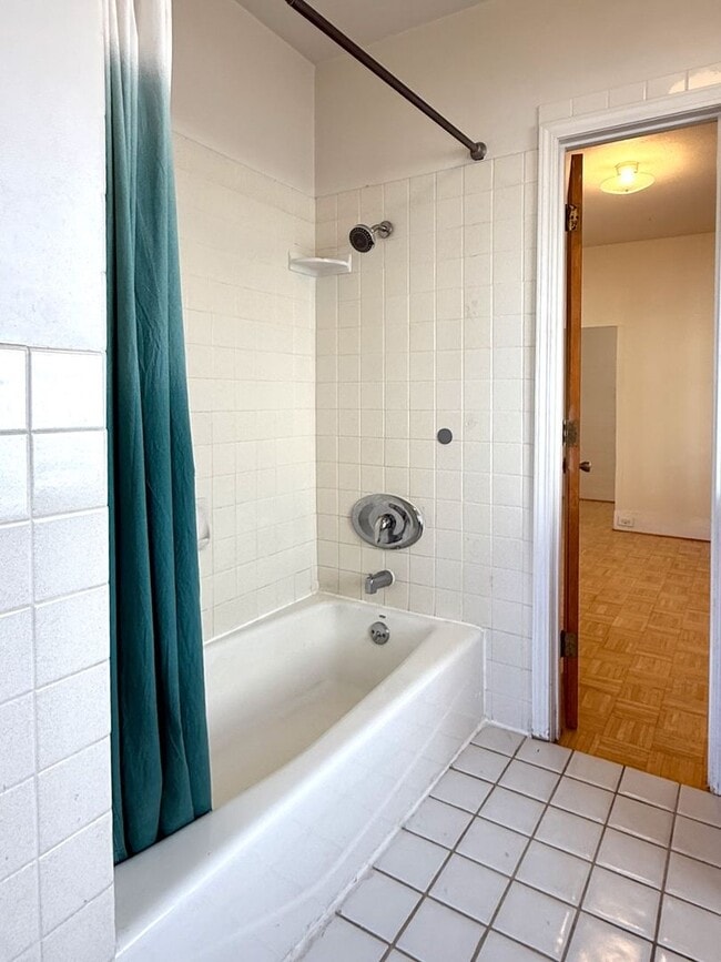 Building Photo - Cozy 2+bdrm/1 bath home w/a huge basement, washer/dryer, & off street pkg, space in the heart of ...