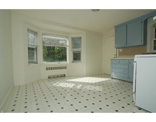 Building Photo - 122 Warren St
