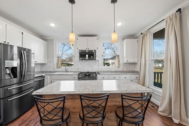 Building Photo - 138 Main St