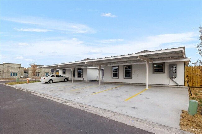 Building Photo - 14 Frio Ave