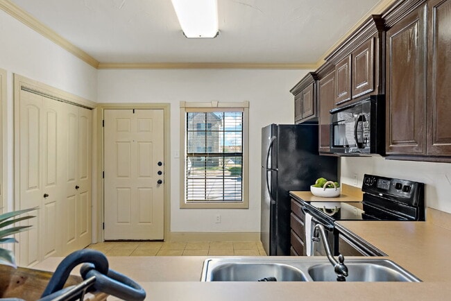 Building Photo - "Modern 2 Bed, 1.5 Bath Condo in Sanger, TX with 982 sq ft of Comfortable Living Space!"