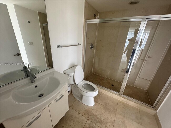 Building Photo - 495 Brickell Ave