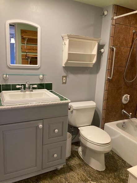 Bathroom - 84-680 Kili Dr