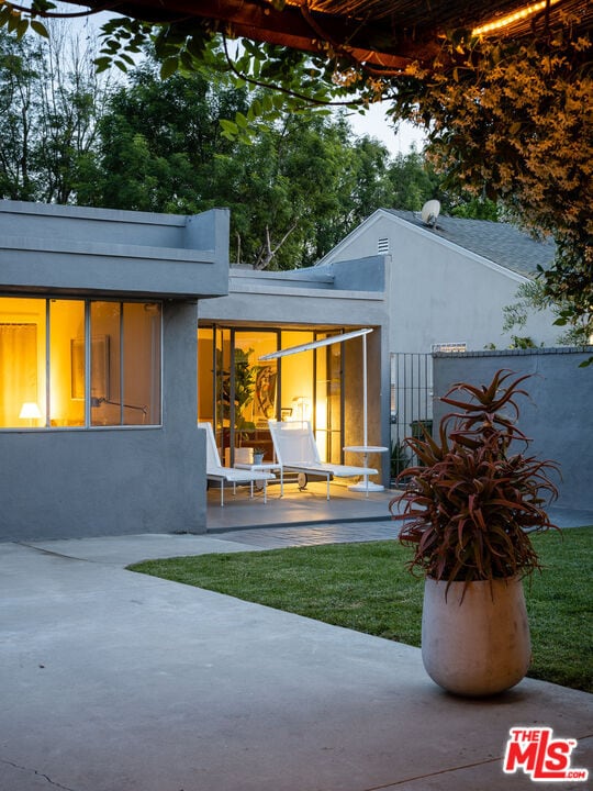 Building Photo - 423 W Ellis Ave