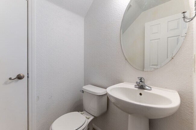 Building Photo - Must See Home in Gated Community!