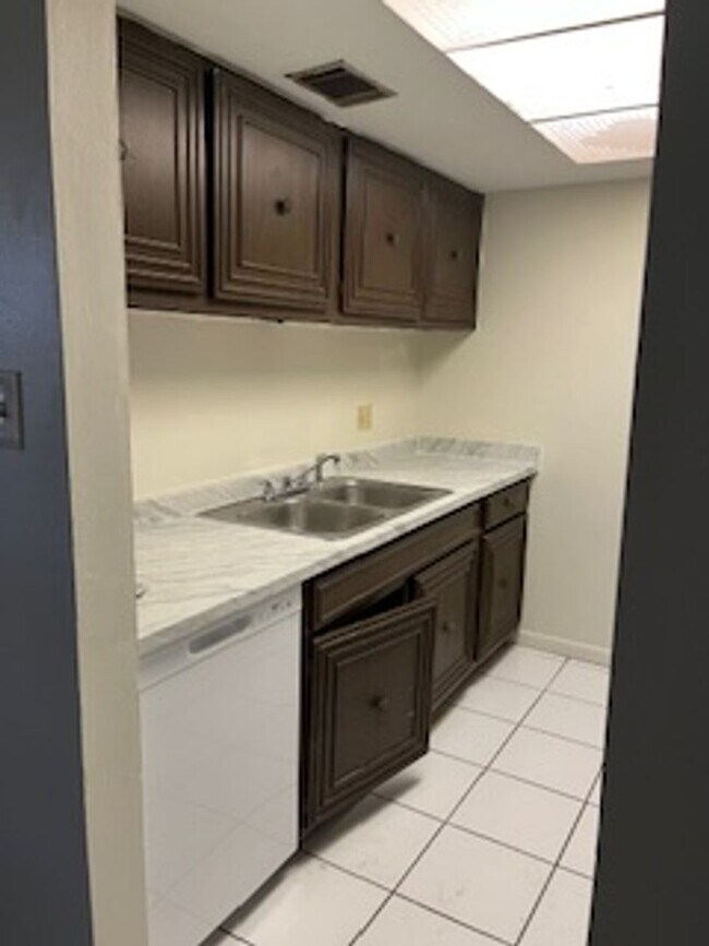 Building Photo - Holiday Special-Charming 2 Bedroom 1 bath unit at Habana Park!