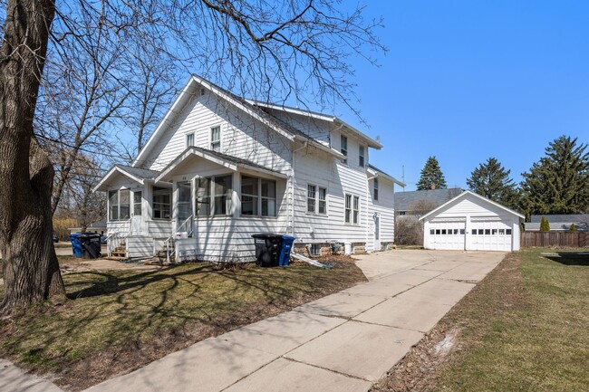 Primary Photo - W. 11th Ave
