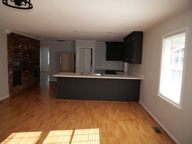 Building Photo - 8 Terrace Dr