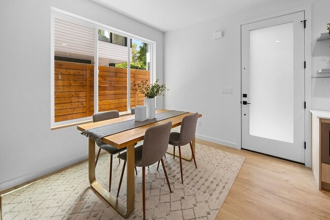 Building Photo - New Luxury Townhome in Seattle 3bed/2bath ...