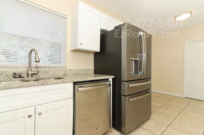 Building Photo - 4 Bed 1 Bath with Carport - Completely Rem...
