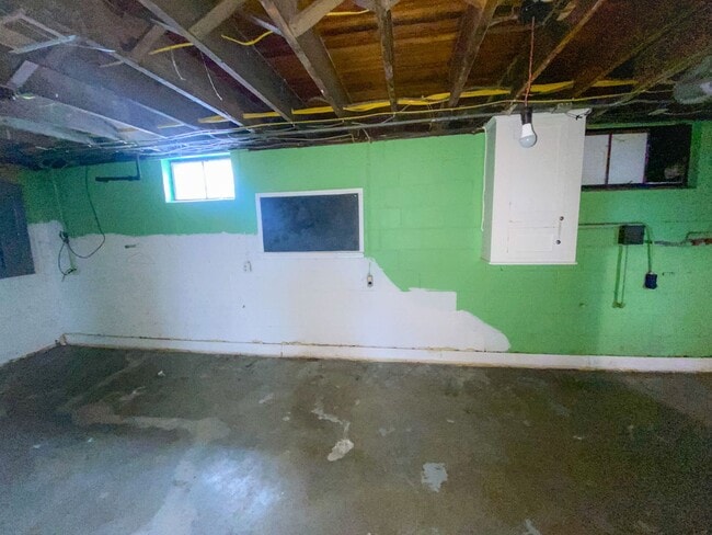 Building Photo - Coming Soon 3 Bedroom Westside House