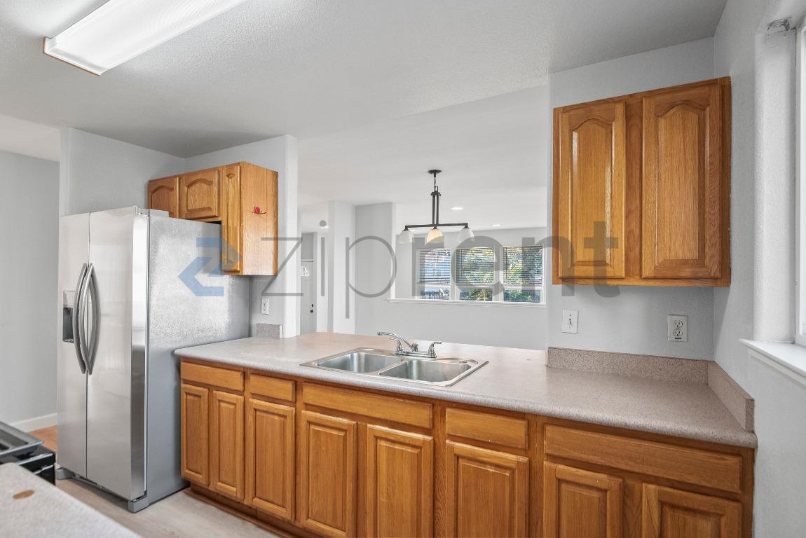 Building Photo - 2124 E 20th St