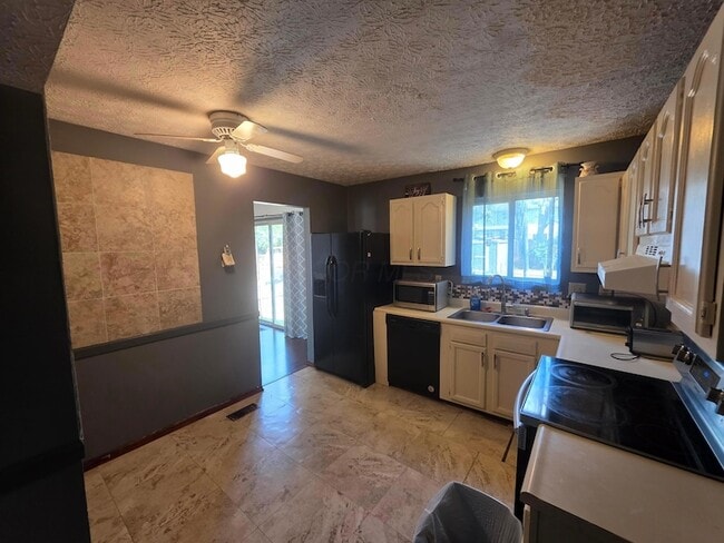Building Photo - 7006 Finchley Dr