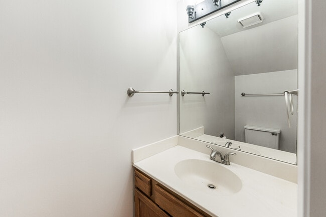 Building Photo - 1217 Cranbrook Dr