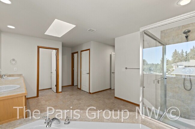 Building Photo - Beautiful Central Bothell Home. Great Floor Plan! Open Lvg Spaces, Office, Bonus Room  + XL Bedro...