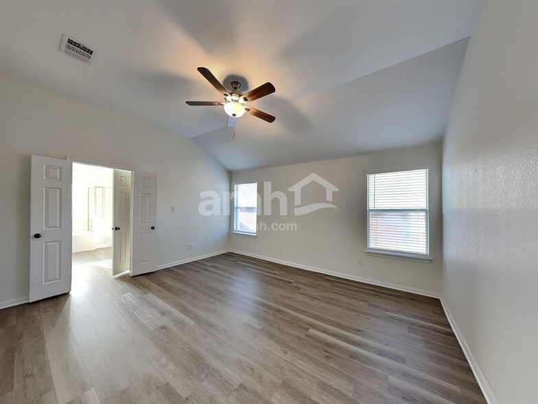 Building Photo - 1701 Amberwood Loop